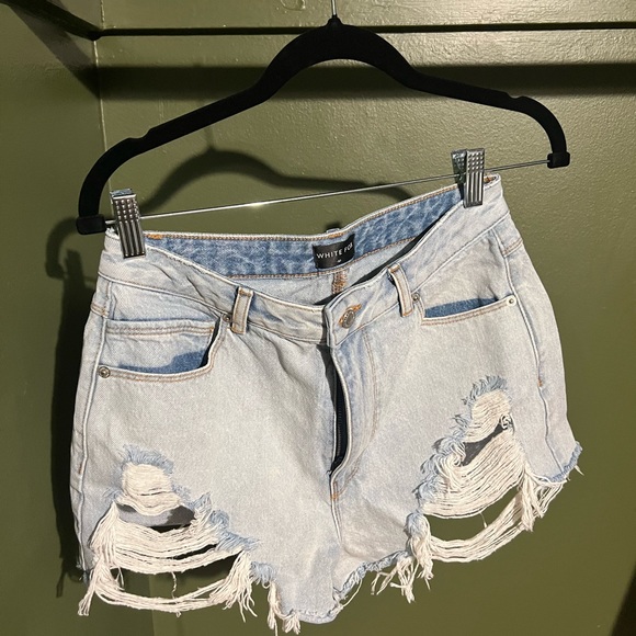🌟 White Fox Boutique Trouble Distressed Shorts Light Blue - M 🌟 - Picture 3 of 5